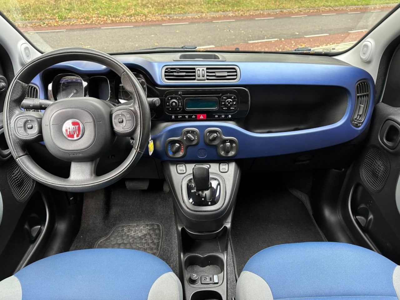 Fiat Panda - 0.9 TwinAir Lounge AUTOMAAT / LAGE KM STAND - AutoWereld.nl