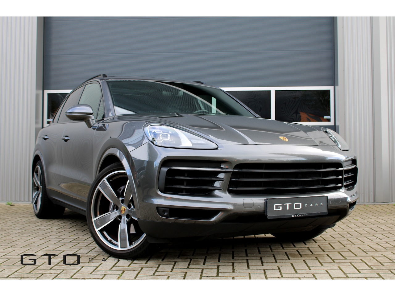 Porsche Cayenne - 3.0 E-Hybrid Sportchrono / BOSE / Sportstoelen / Panorama dak / 22'' / BTW / - AutoWereld.nl