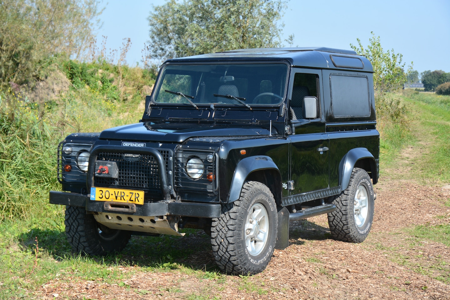 Land Rover Defender - 2.5 Td5 90" Hard Top Goed onderhouden Youngtimer grijs kenteken - AutoWereld.nl