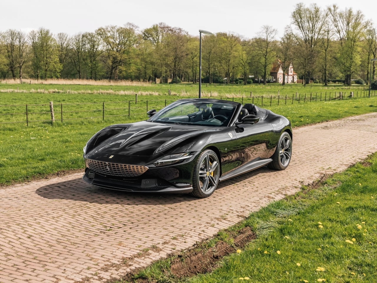 Ferrari Roma Spider - 3.9 V8 Carbon, Side display, JBL, ADAS - AutoWereld.nl