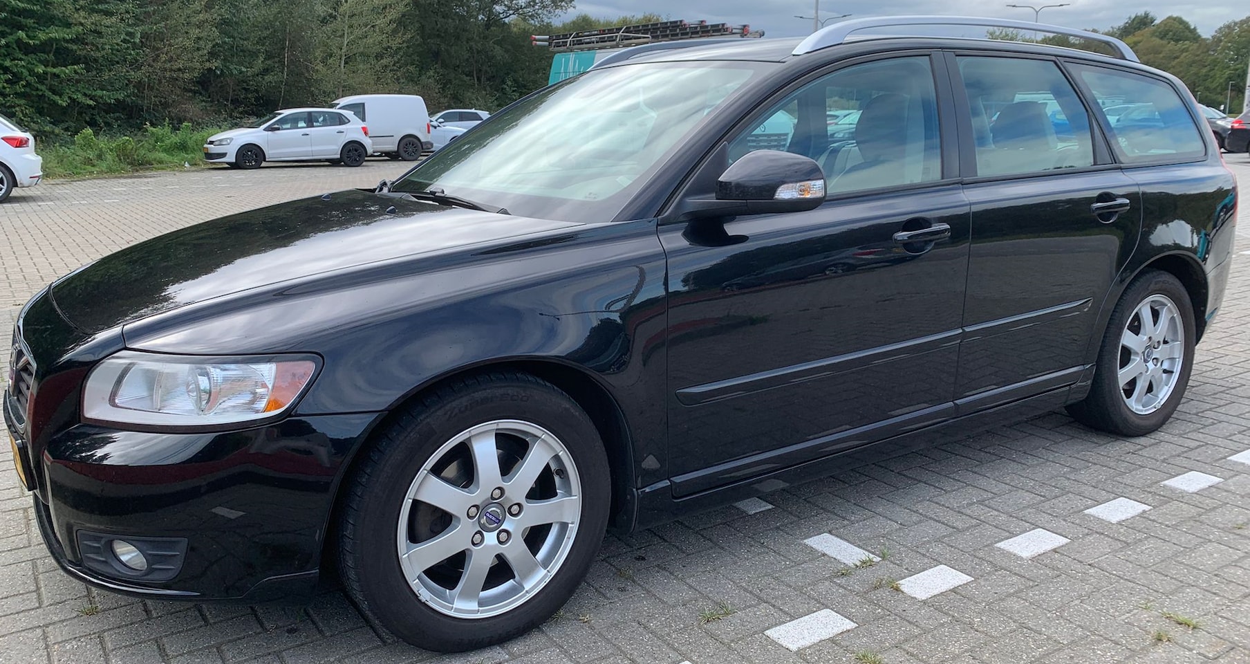 Volvo V50 - 1.6 D2 S/S R-Design Pro Edition Airco, Navi, Trekhaak, Cruise, Bluetooth - AutoWereld.nl