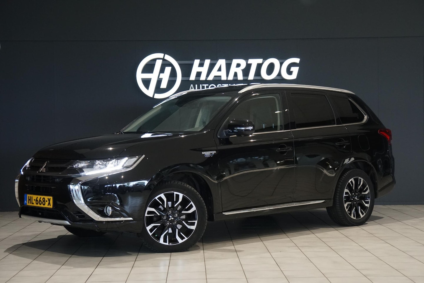 Mitsubishi Outlander - 2.0 PHEV instyle+ / TREKHAAK / CRUISE CONTROL. - AutoWereld.nl