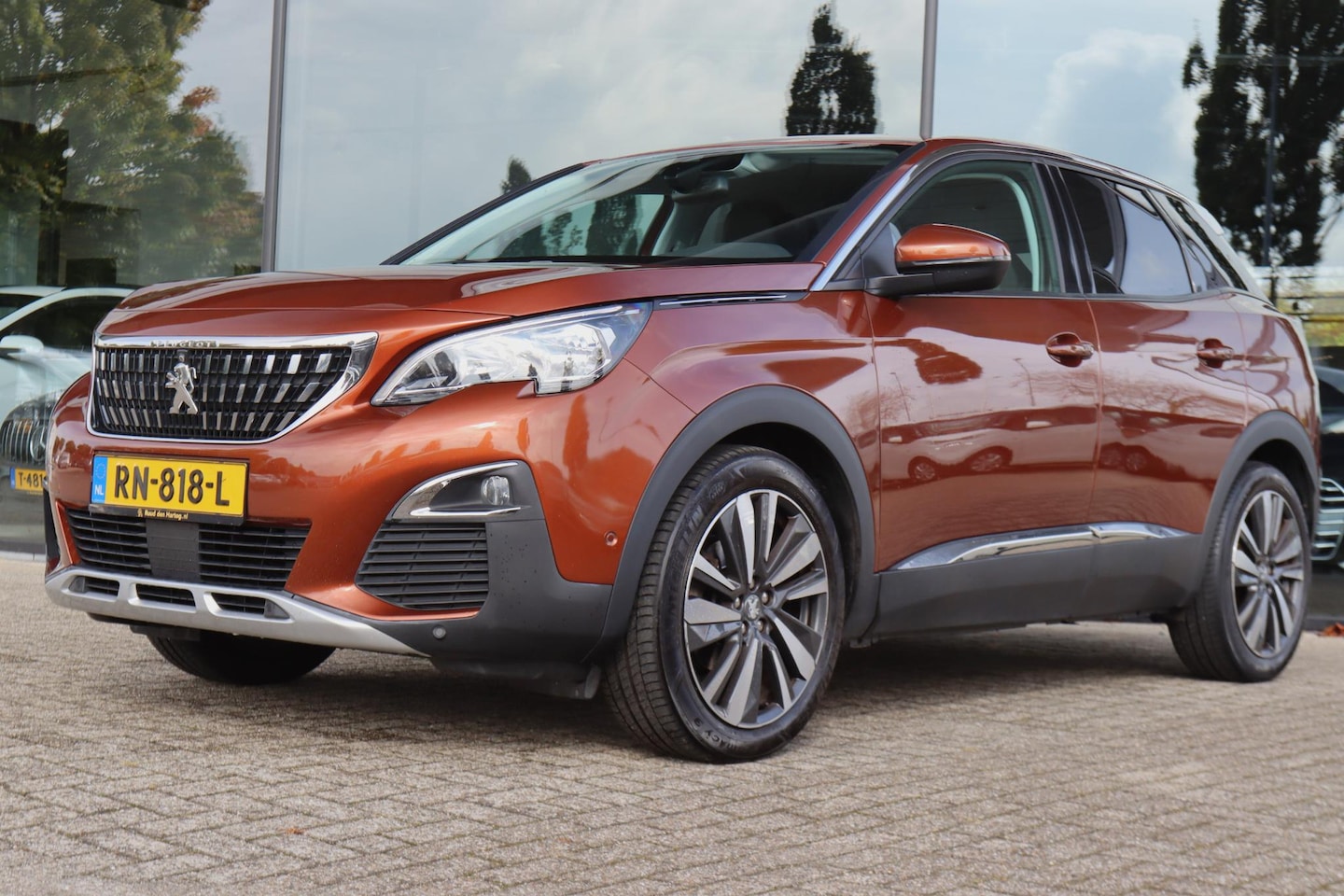 Peugeot 3008 - 1.2 PT BLUE LEASE PREMIUM | CARPLAY | AFN. TREKHAAK | CAMERA | VIRT. COCKPIT | KEY-LESS | - AutoWereld.nl