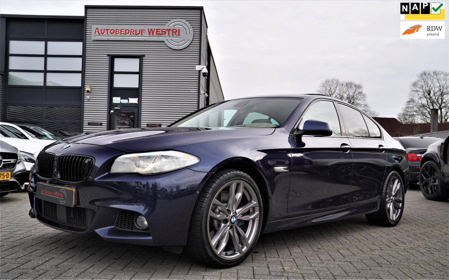 BMW 5-serie - 550i High Executive | M-pakket | Adaptieve cruise | Botswaarschuwing | Trekhaak elektrisch - AutoWereld.nl