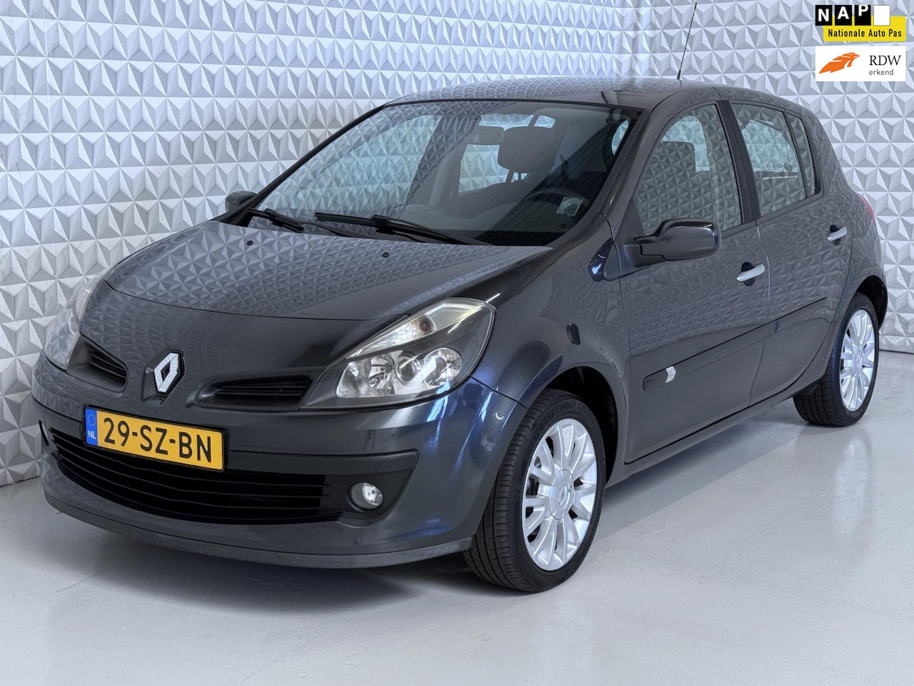 Renault Clio - 1.4-16V Dynamique Luxe Airco + Trekhaak (2006) - AutoWereld.nl