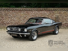 Ford Mustang Fastback - Restored and overhauled condition, Executed with a Performance engine, Striking color sche