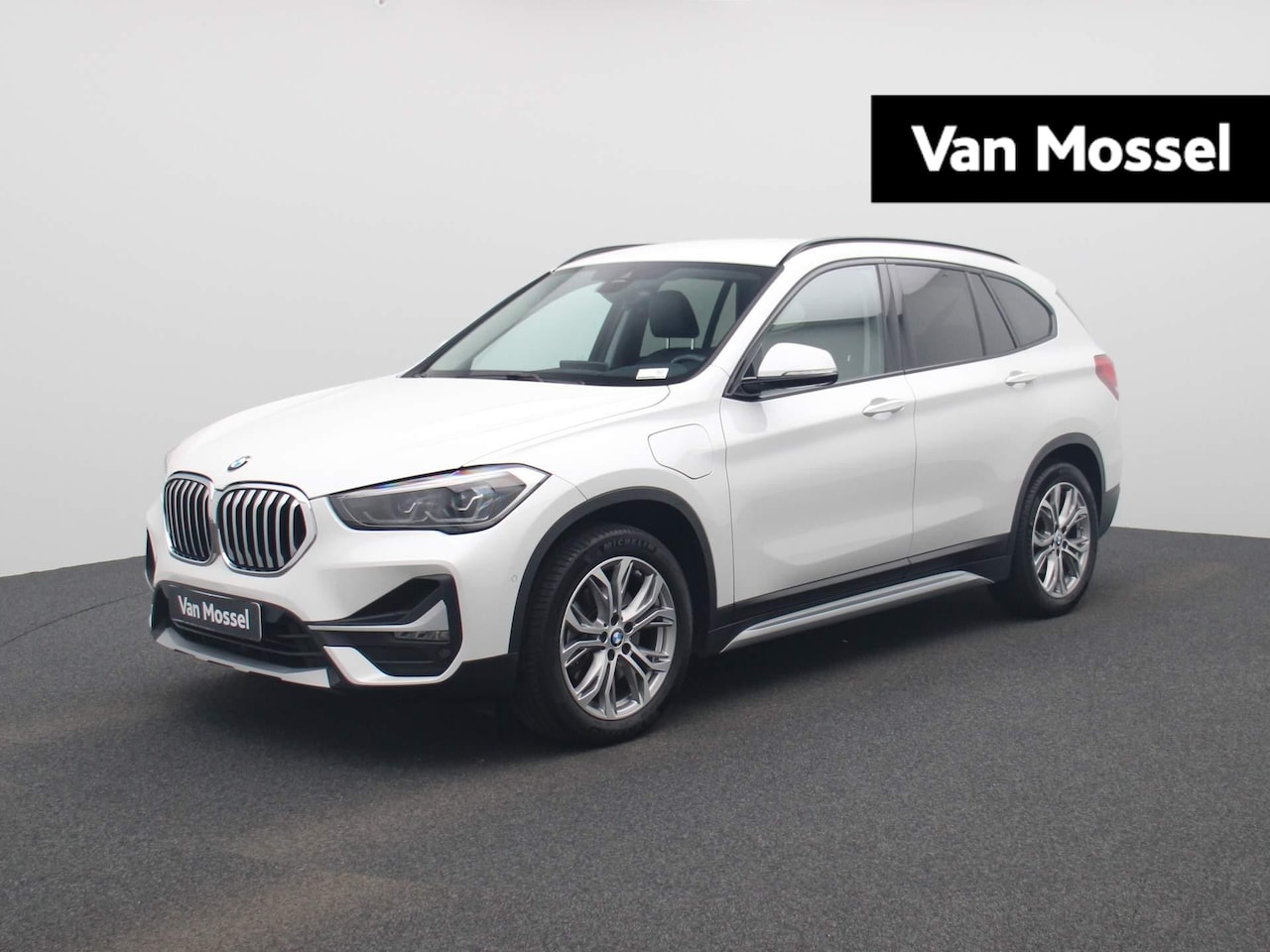 BMW X1 - xDrive25e Executive | Automaat | Half-Leder | Navigatie | Climate control | Parkeer sensor - AutoWereld.nl