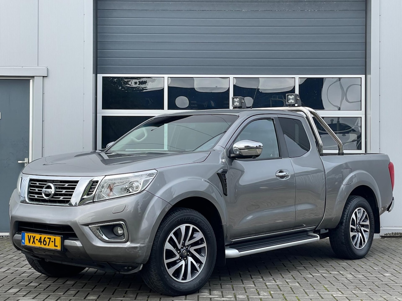 Nissan Navara - 2.3 dCi Tekna King Cab | Navi | 360 camera | Xenon | Keyless | Trekhaak | 18'' velgen - AutoWereld.nl