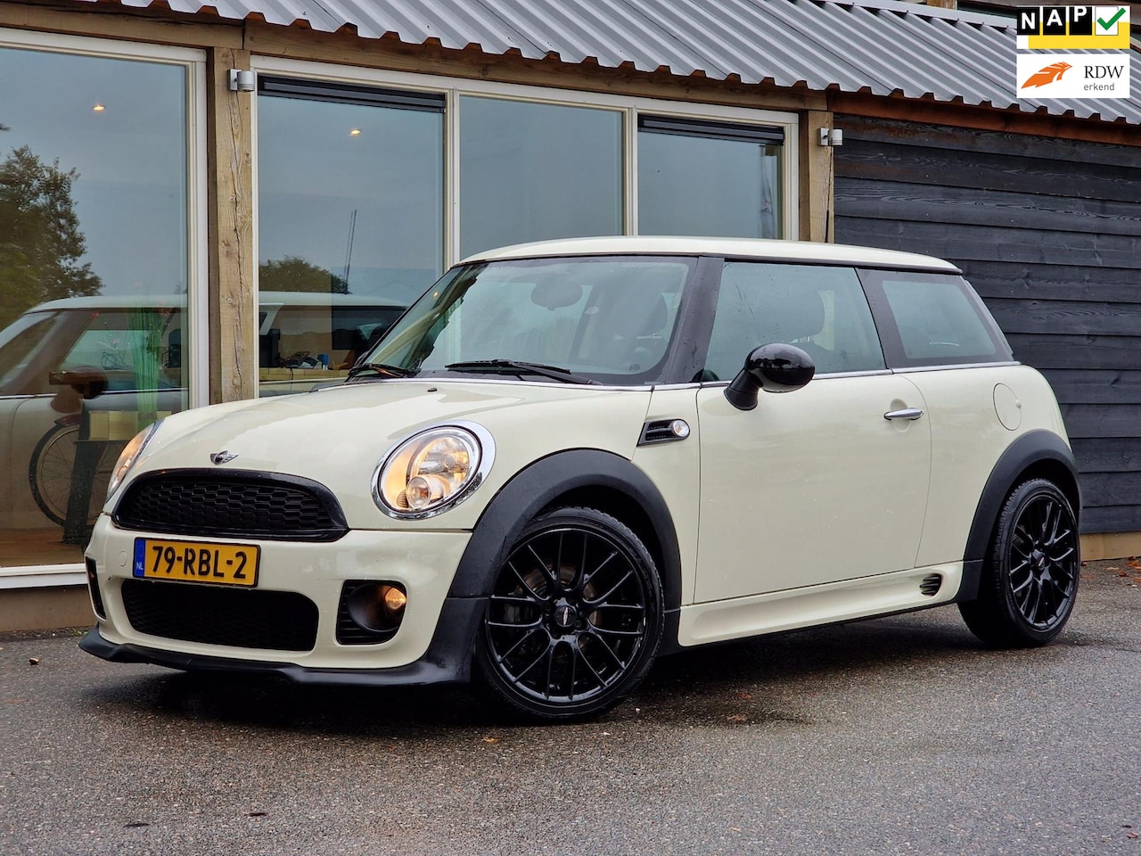 MINI One - Mini 1.6 Business Line (NL-Auto / NAP / Airco / Cruise / 17 Inch / Spoilerpakket / APK 23- - AutoWereld.nl