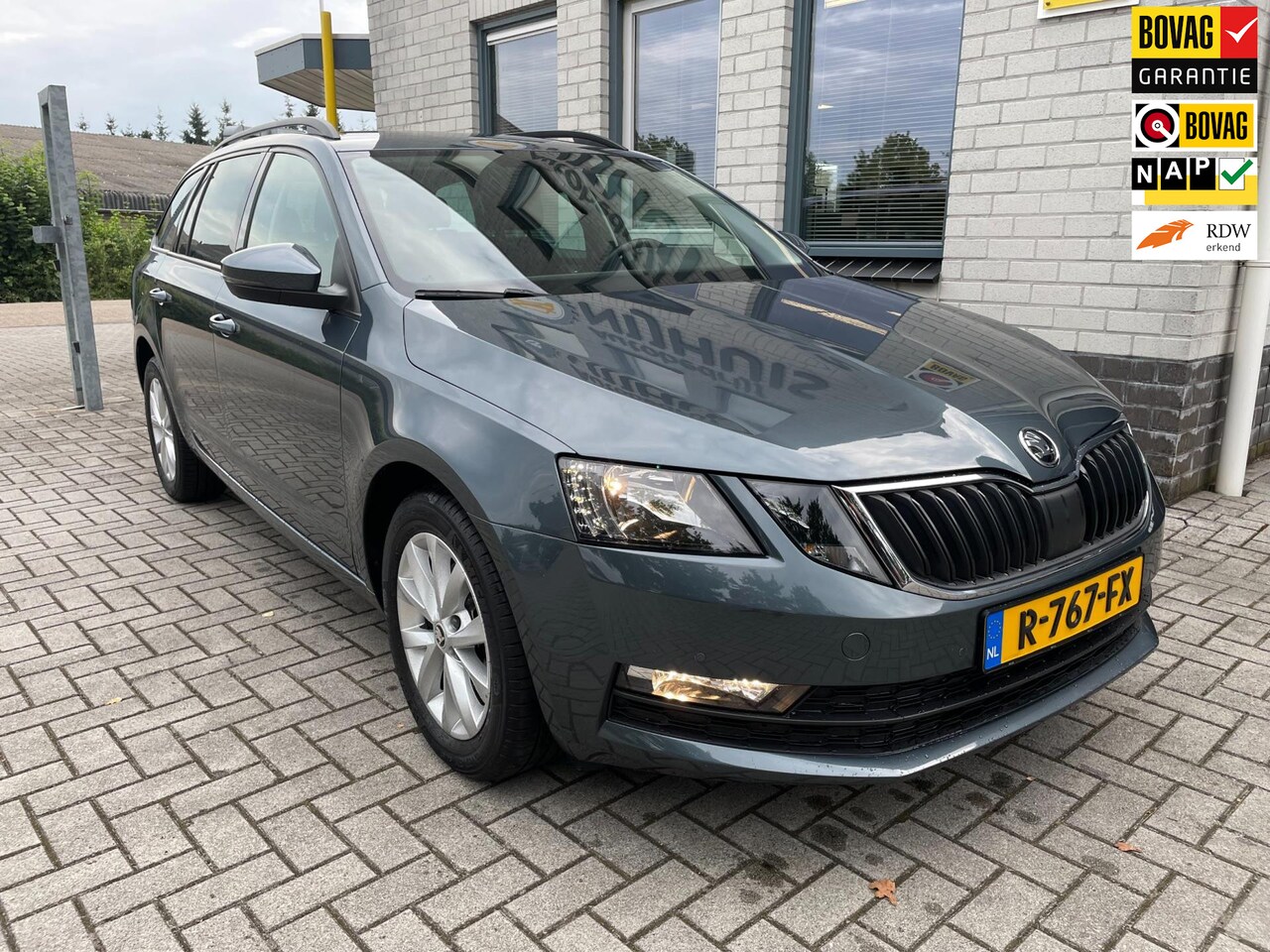 Skoda Octavia Combi - 1.0 TSI Greentech Sport Business /Trekhaak / PDC / Clima / Carplay / DAB - AutoWereld.nl