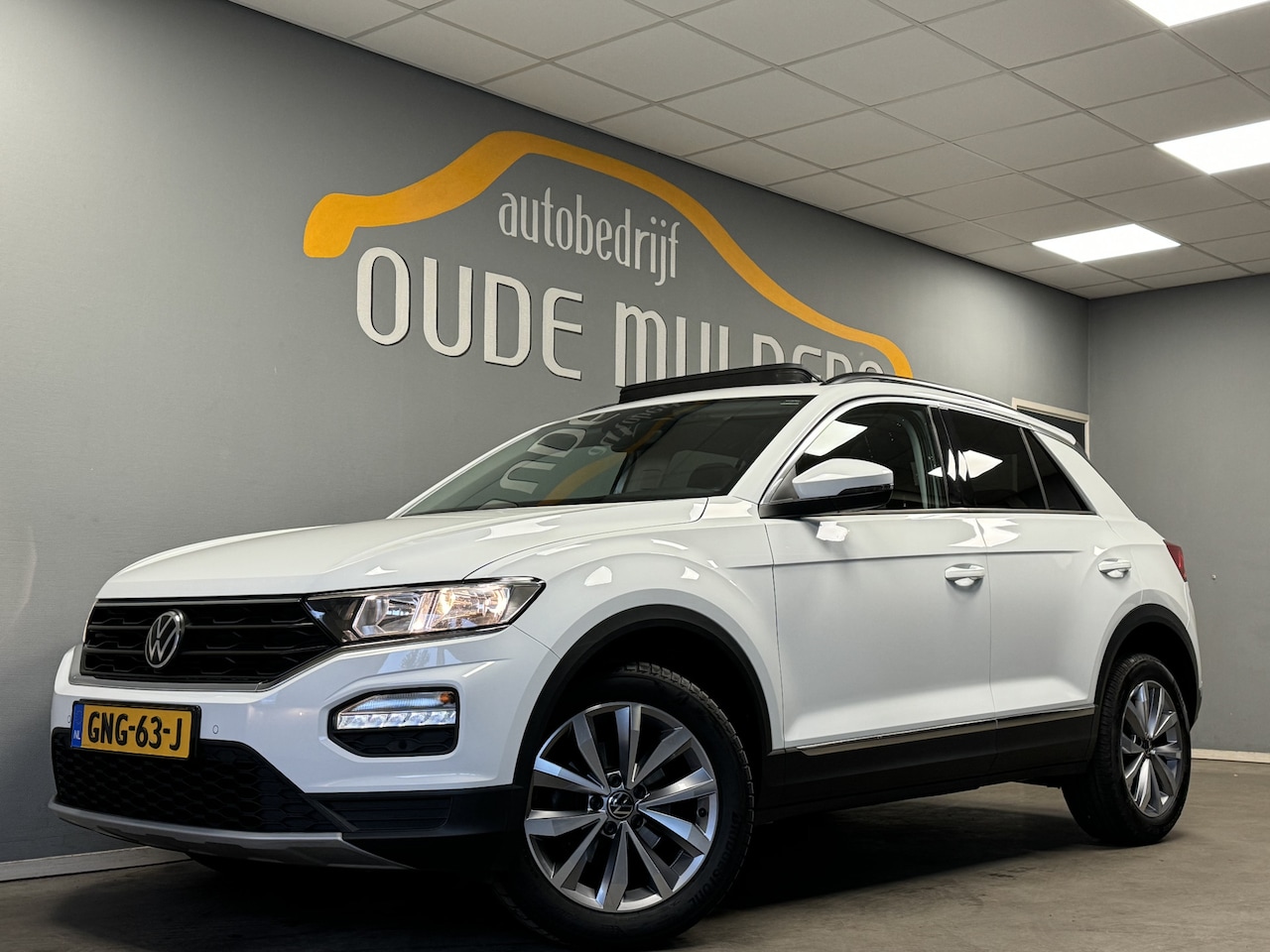 Volkswagen T-Roc - 1.0 TSI Style Panoramadak/Stoelverwarming/Navigatie - AutoWereld.nl