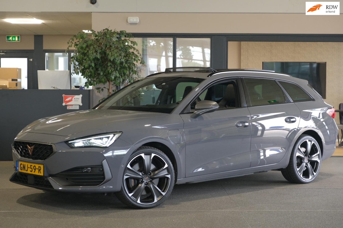 CUPRA Leon Sportstourer - 1.4 e-Hybrid VZ Performance Pano Navi Cam Led - AutoWereld.nl