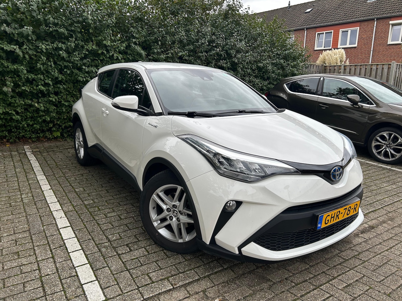 Toyota C-HR - 1.8 Hybrid Business Plus Appel Car/Android Auto - AutoWereld.nl