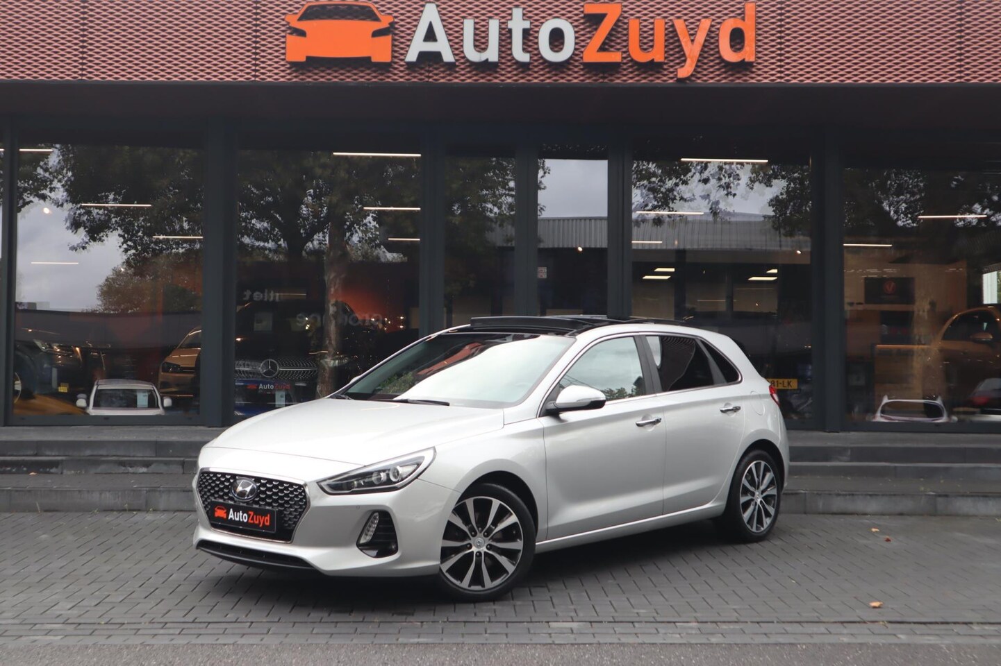 Hyundai i30 - 1.4 i-Drive 140pk / Pano / Camera / Leder / DAB - AutoWereld.nl