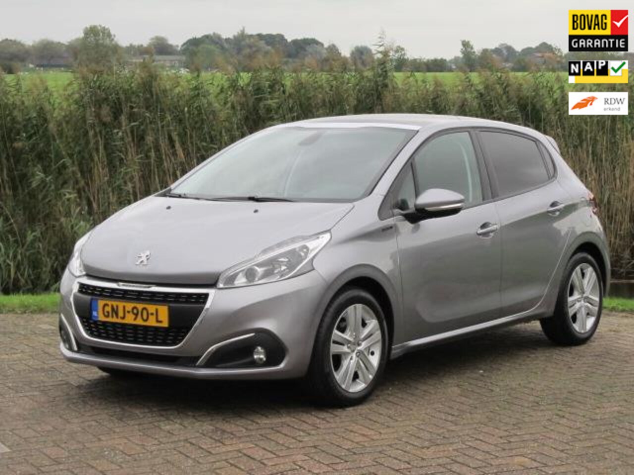 Peugeot 208 - 1.2 PureTech Allure Panorama 110pk - AutoWereld.nl