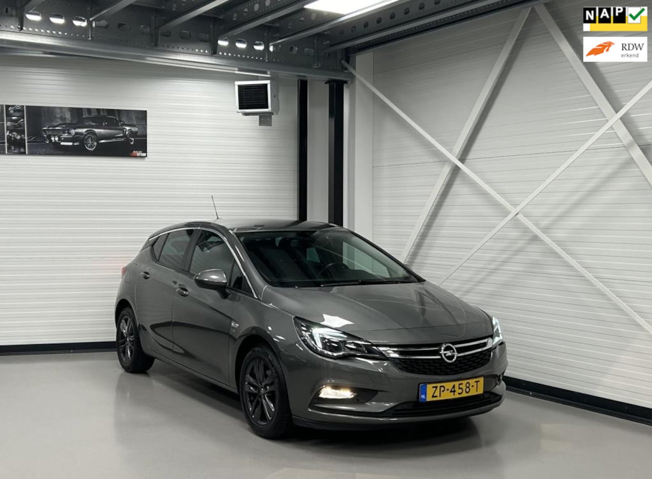 Opel Astra - Turbo 120 Jaar Edition PDC/ CarPlay/Android/CruiseC/LED/Nav/DAB+/Armsteun/LM velgen - AutoWereld.nl