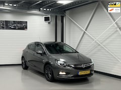 Opel Astra - Turbo 120 Jaar Edition PDC/ CarPlay/Android/CruiseC/LED/Nav/DAB+/Armsteun/LM velgen