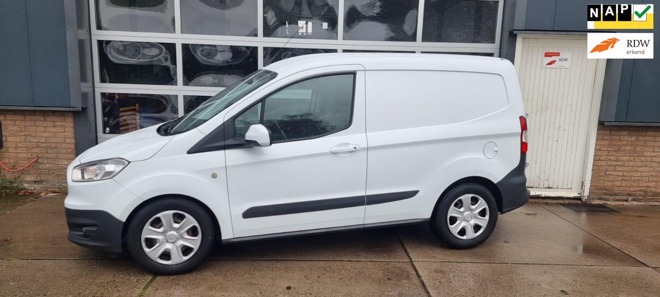 Ford Transit Courier - 1.5 TDCI Trend airco - AutoWereld.nl