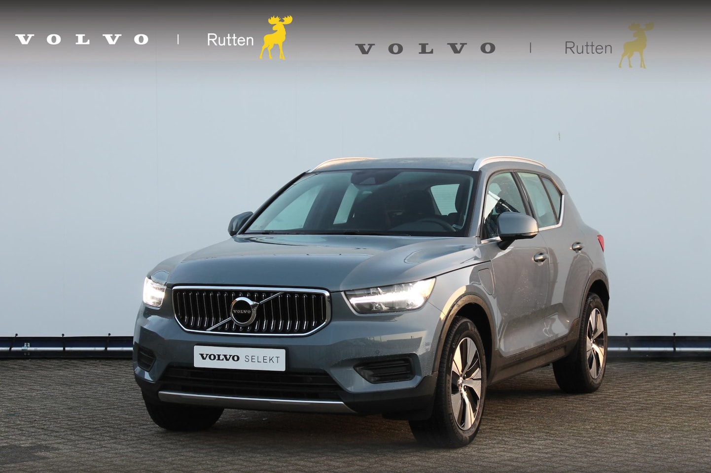 Volvo XC40 - T4 211PK Automaat Recharge Inscription Expression Navigatie / Parkeersensoren voor en acht - AutoWereld.nl