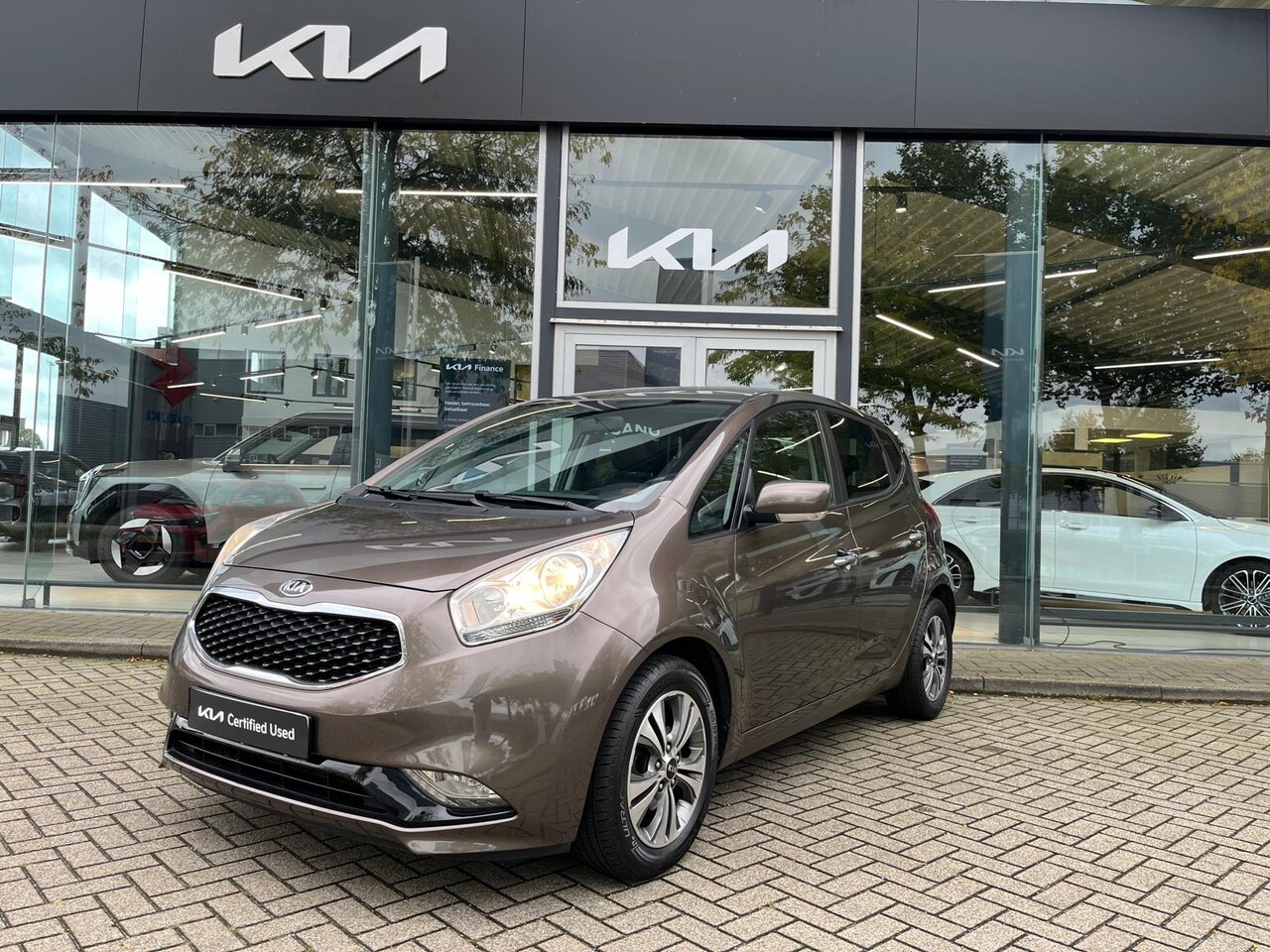 Kia Venga - 1.6 CVVT DynamicPLusLine Automaat Navi+BT+Cam Keyless Stoel+Stuurverw. 7 jr. Garantie - AutoWereld.nl