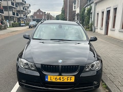 BMW 3-serie Touring - 325xi slechts 154d km! - Panoramadak - Carplay - 4x4 - Youngtimer - 3.0 l 6-cyl - Leder - Xenon