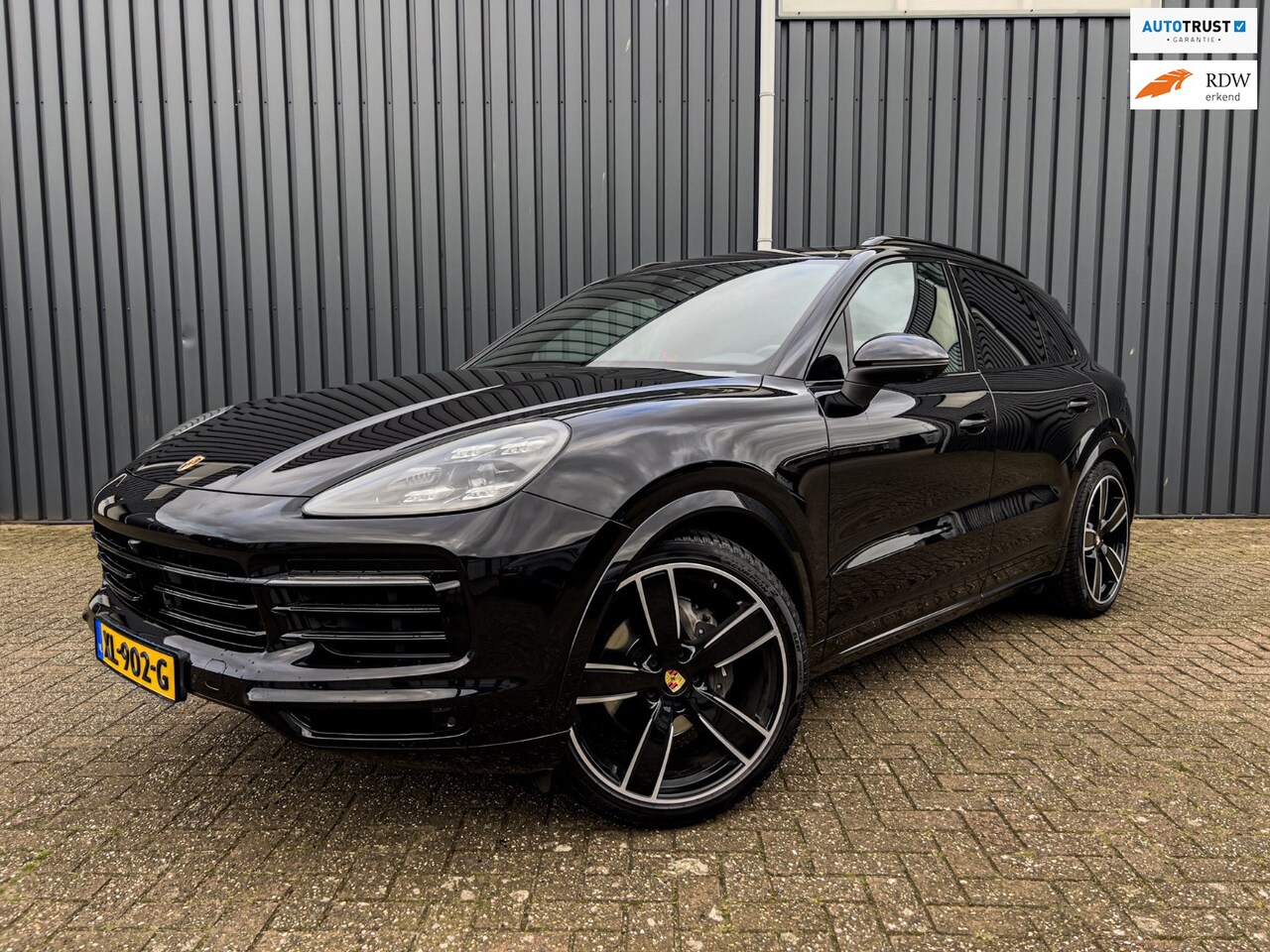 Porsche Cayenne - 3.0 SportChrono BlackPack Nightvision Adapt. Cruise 22Inch Trekhaak Rijklaar! - AutoWereld.nl