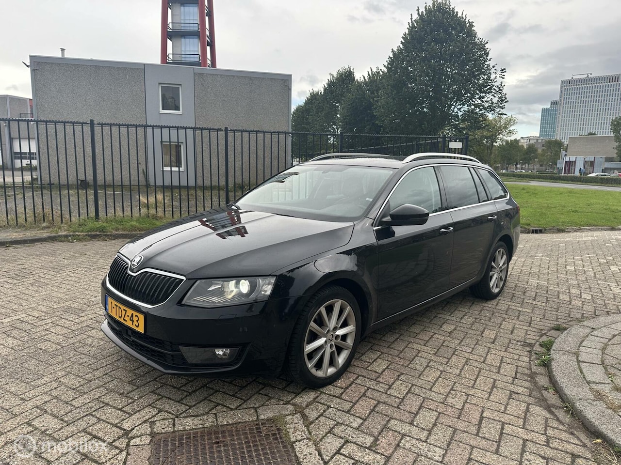 Skoda Octavia Combi - 1.6 TDI Elegance Businessline 1.6 TDI Elegance Businessline NAVI - PDC - APK - NAP - AutoWereld.nl