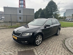 Skoda Octavia Combi - 1.6 TDI Elegance Businessline NAVI - PDC - APK - NAP