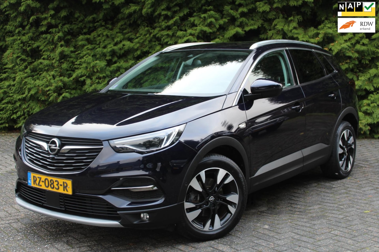 Opel Grandland X - 1.2 Turbo Business Executive 131PK | Climate Control | Cruise Control | Trekhaak | Camera - AutoWereld.nl