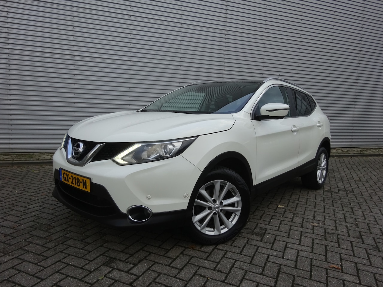 Nissan Qashqai - 1.6 Tekna Leder / Navi / Trekhaak / 360 Camera / Cruise control - AutoWereld.nl