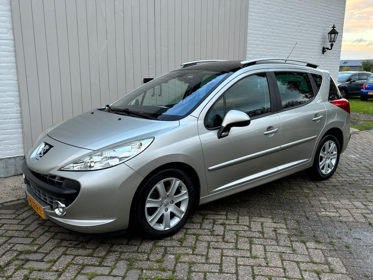 Peugeot 207 SW - 1.6 VTi XS AUTOMAAT, PANORAMA DAK, LEDER, TREHAAK - AutoWereld.nl