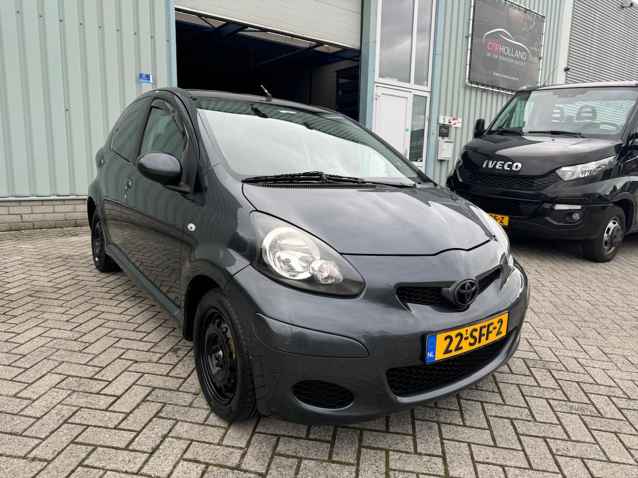 Toyota Aygo - 1.0-12V Comfort Navigator (bj 2011) 5D *AIRCO* - AutoWereld.nl