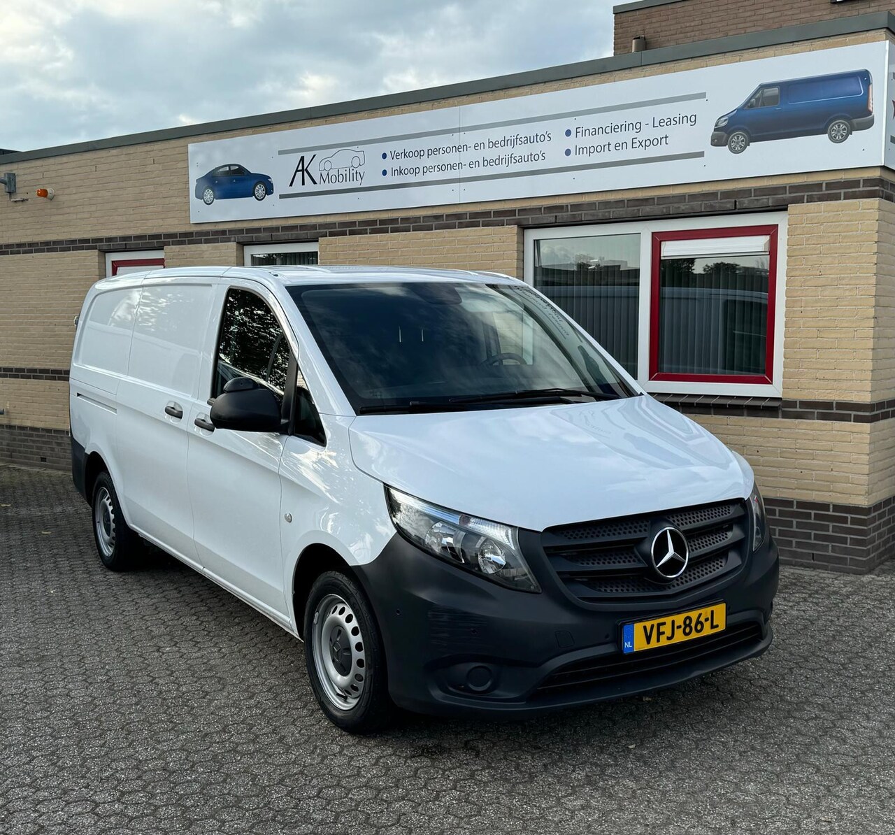 Mercedes-Benz Vito - 114 CDI Lang Navigatie / Cruise controle / Trekhaak - AutoWereld.nl