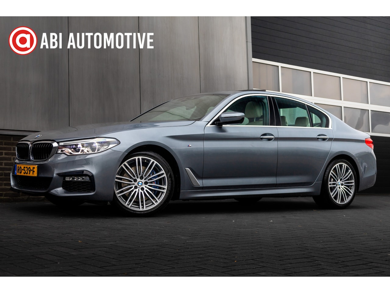 BMW 5-serie - 530i 252 pk xDrive High Executive M-Sportpakket / NL-Auto/ Dealer-Ond/ Nappa-Leder/ Sports - AutoWereld.nl