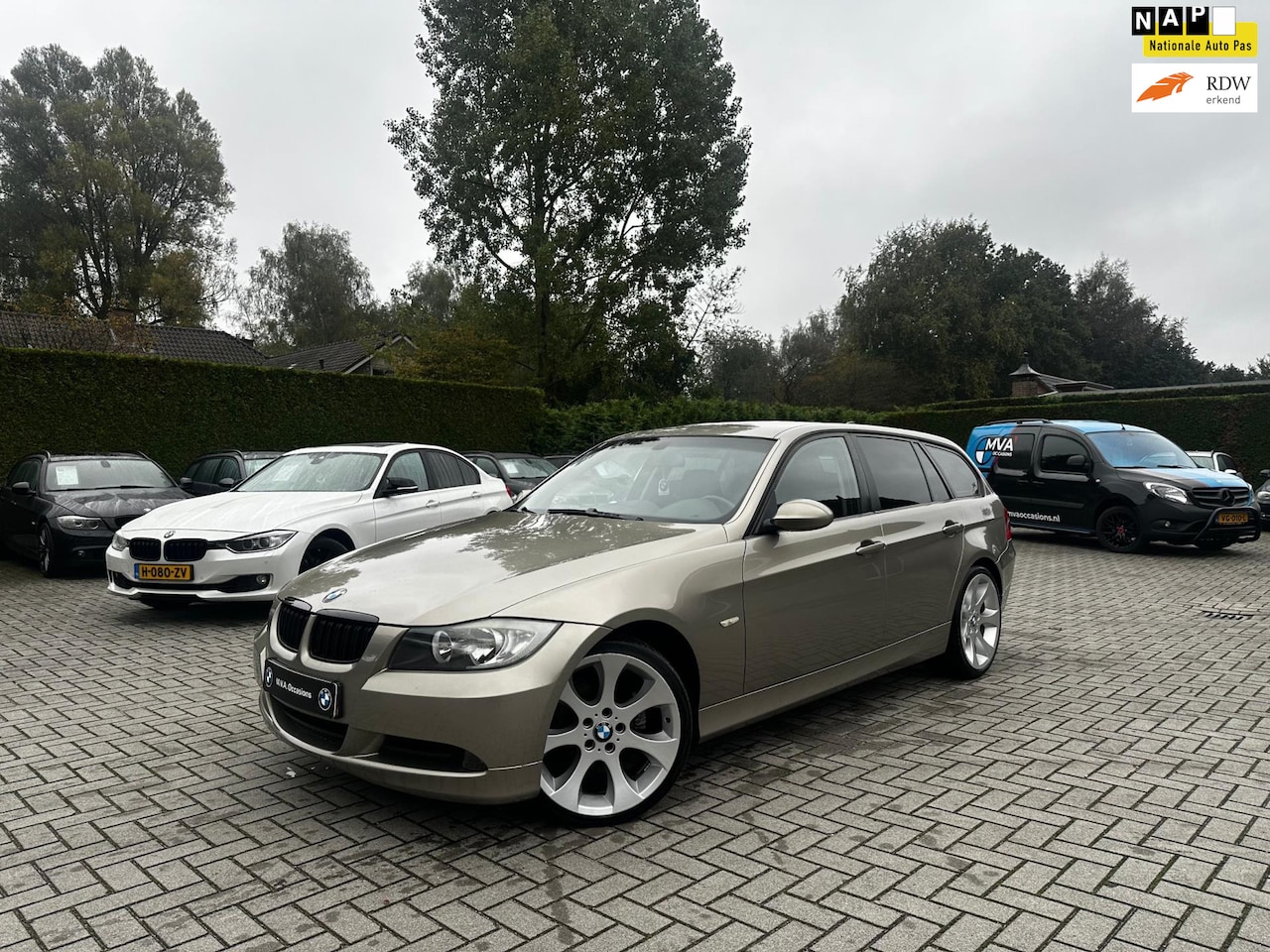 BMW 3-serie Touring - 318i Business Line|Nwe Ketting + Klepseals|Navi|Leder|18 inch|Climate control|Cruise contr - AutoWereld.nl