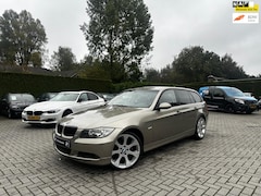 BMW 3-serie Touring - 318i Business Line|Nwe Ketting + Klepseals|Navi|Leder|18 inch|Climate control|Cruise contr