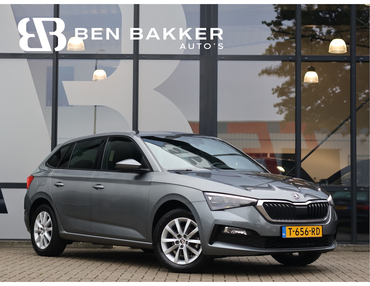 Skoda Scala - 1.0 TSI 111PK Sport Business *Pano*Carplay*LED*Cam*DAB* - AutoWereld.nl