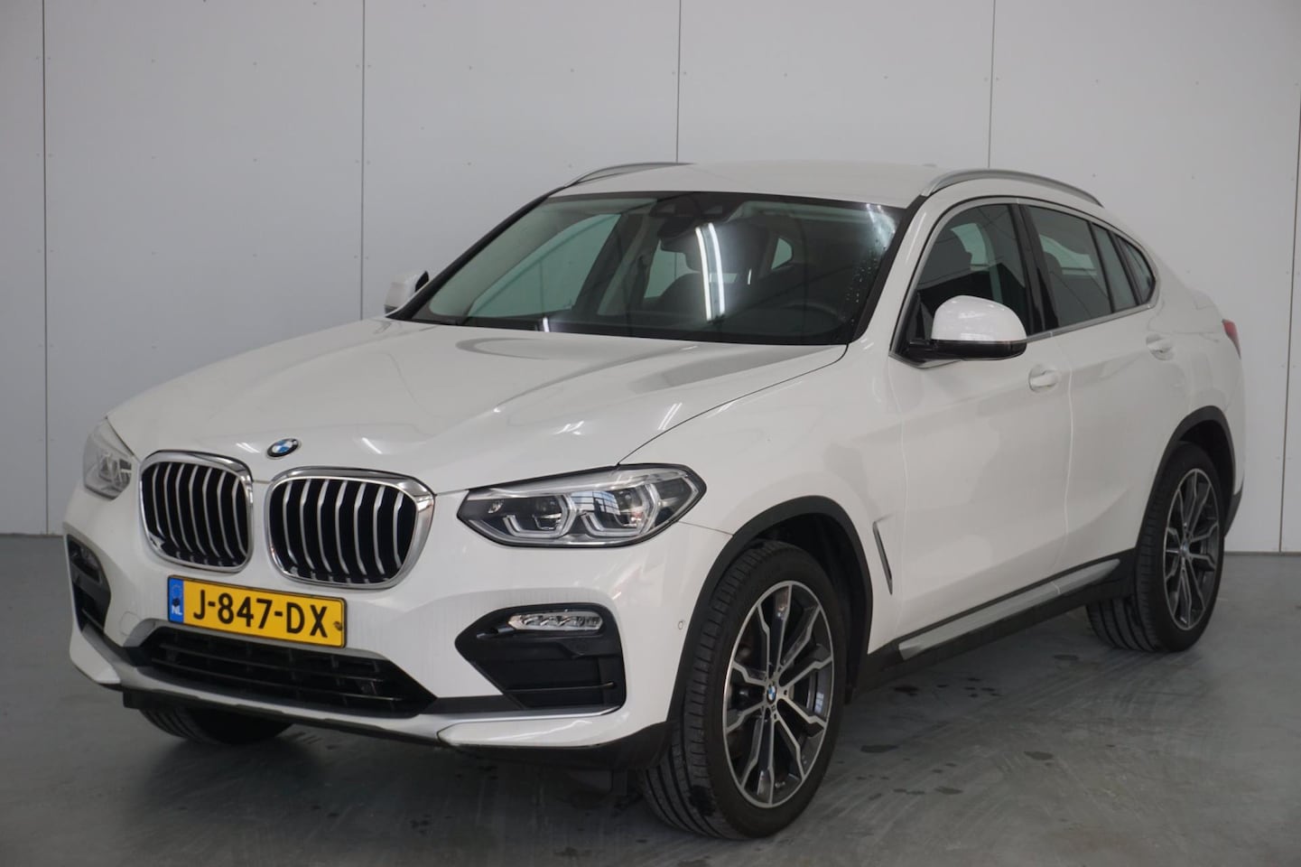 BMW X4 - XDrive30i High Executive / Automaat / Camera / Head-up Display / Stoelverwarming / LED - AutoWereld.nl