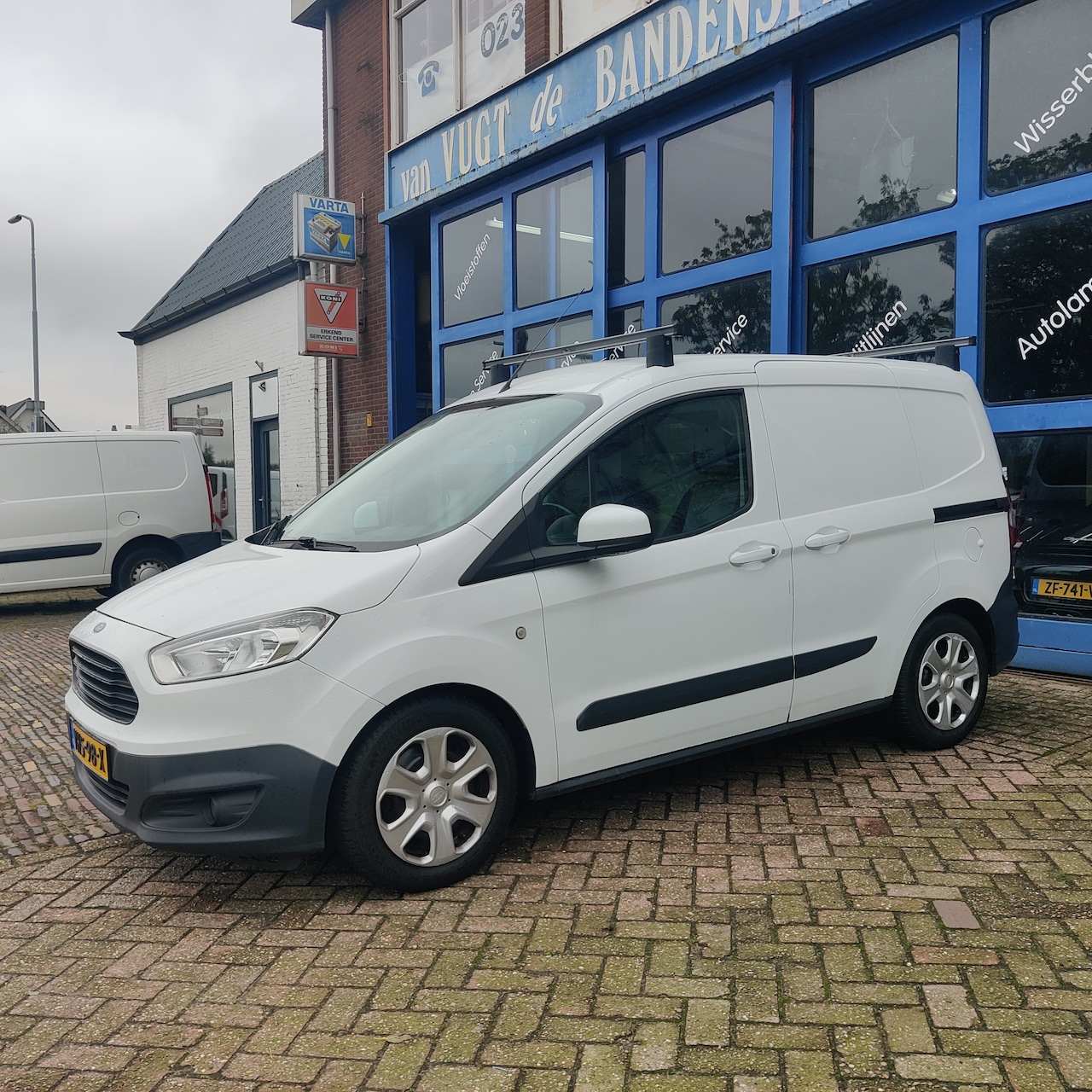 Ford Transit Courier - 1.0 Trend zuinige Benzine bestelwagen  6 deurs - AutoWereld.nl