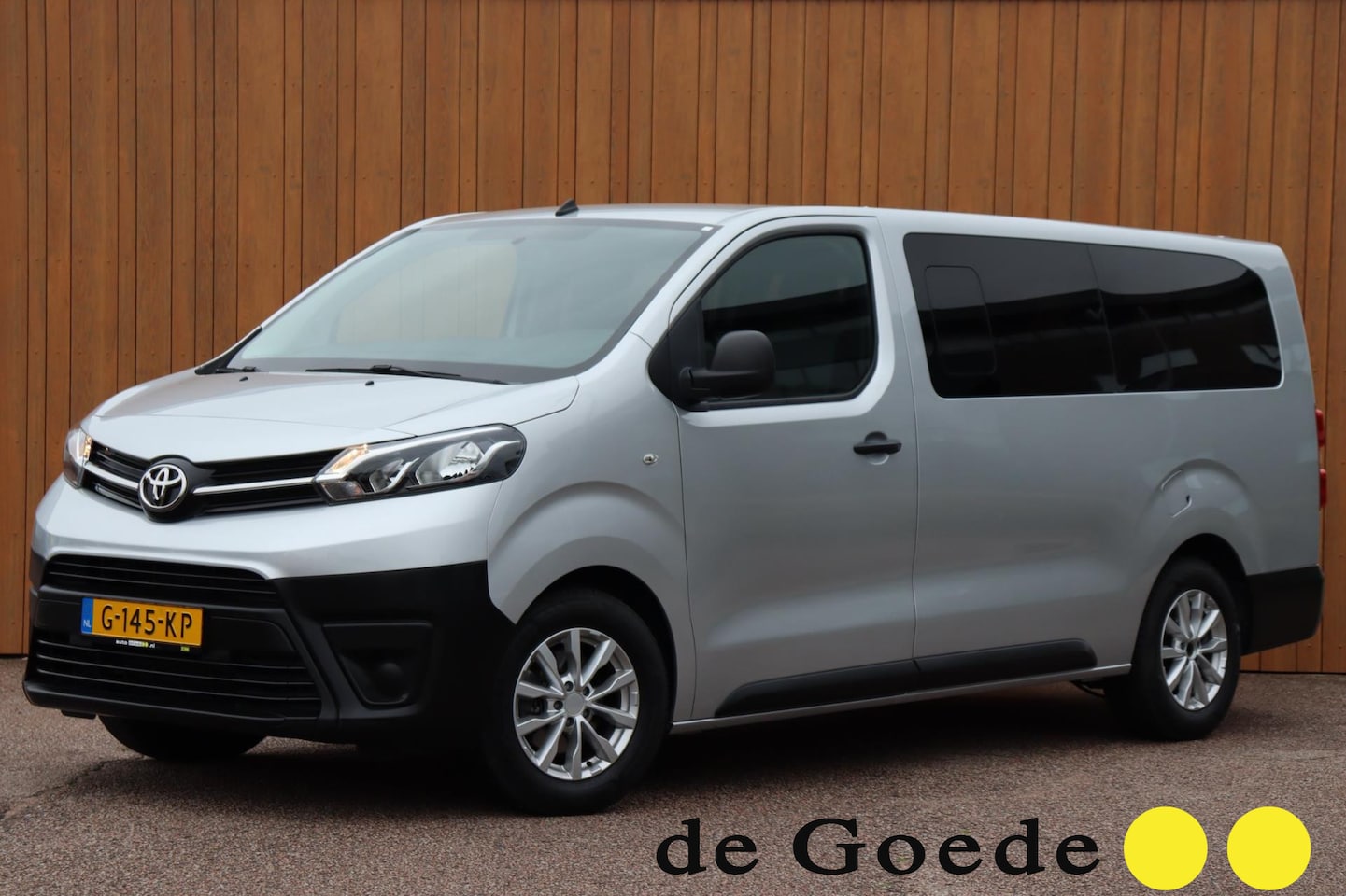 Toyota ProAce Shuttle - 1.5 D-4D Navigator Long 9-persoons 1ste eigenaar org. NL-auto - AutoWereld.nl