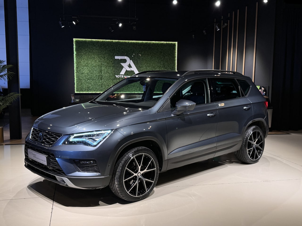 Seat Ateca - 1.0 EcoTSI Style Navi|LED|Cruis|PDC|Media Grijs - AutoWereld.nl