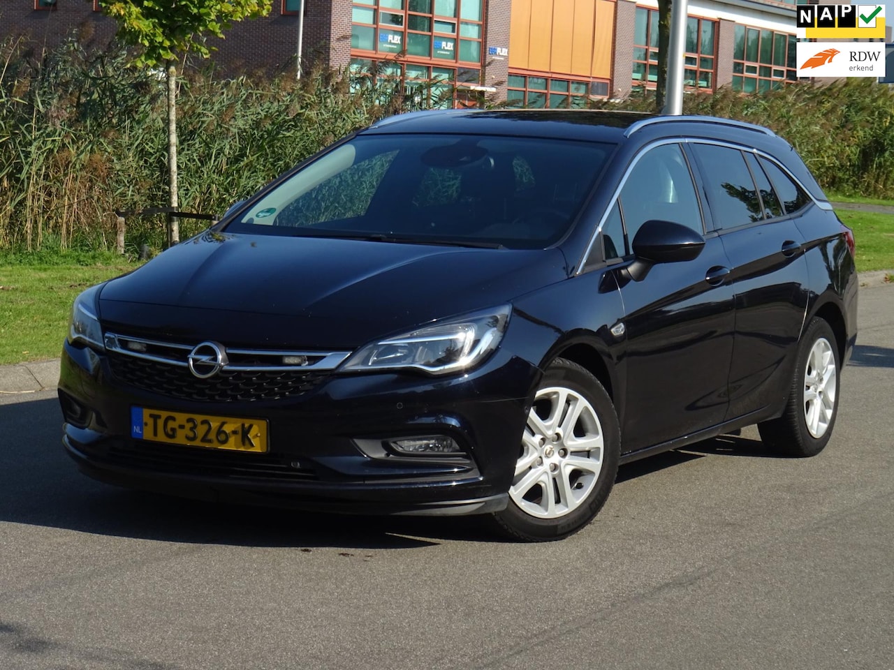 Opel Astra Sports Tourer - 1.6 CDTI Business NAP/CLIMA/PDC/APK - AutoWereld.nl