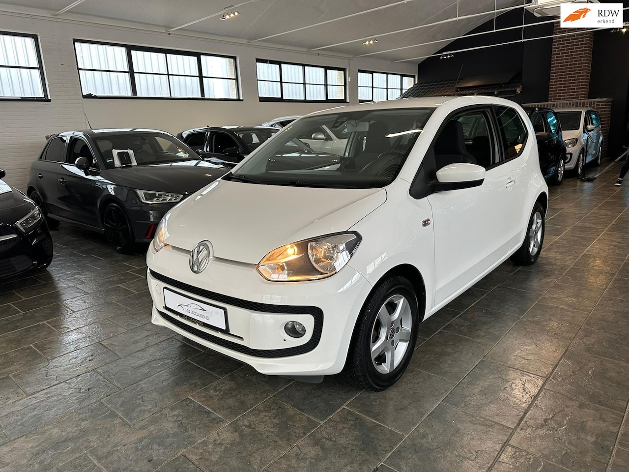 Volkswagen Up! - 1.0 high up! BlueMotion | Navi | Cruise | Boordcomputer | Airco - AutoWereld.nl