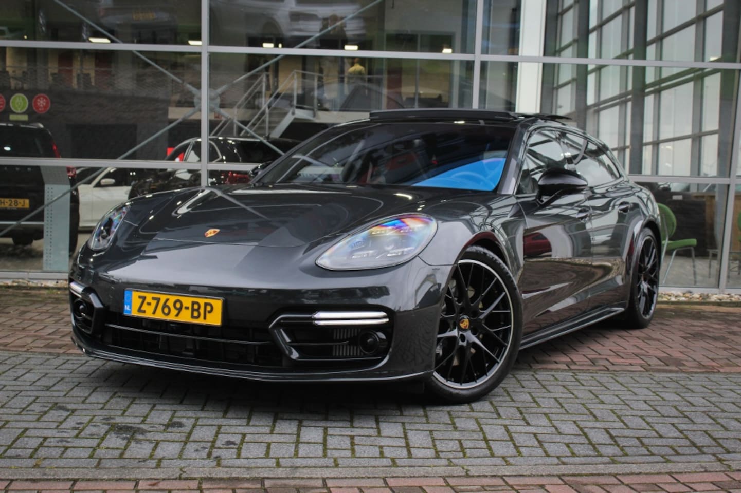 Porsche Panamera Sport Turismo - 2.9 4 E-Hybrid PlEd PANO 5000KM! - AutoWereld.nl