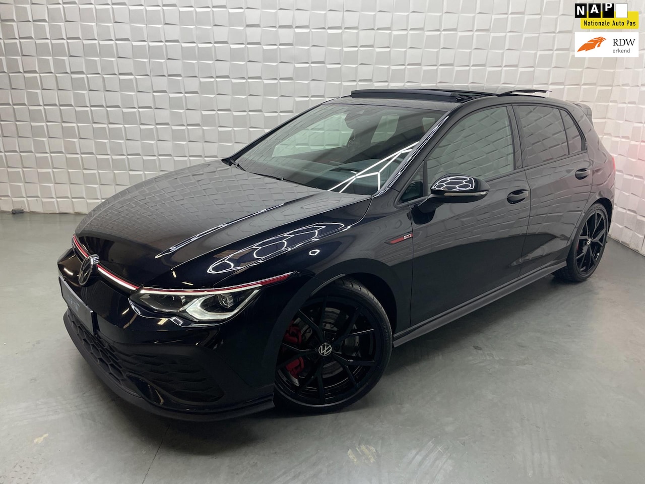 Volkswagen Golf - 2.0 TSI GTI CLUBSPORT PANO IQ H&K HEAD UP - AutoWereld.nl