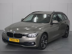 BMW 3-serie Touring - 318d High Executive / Navigatie / Camera / PDC