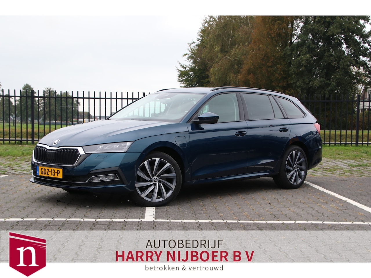 Skoda Octavia Combi - 1.4 TSI iV PHEV Business Edition Plus Navi / Clima / 2x Memory Stoelen / Lm Velgen - AutoWereld.nl