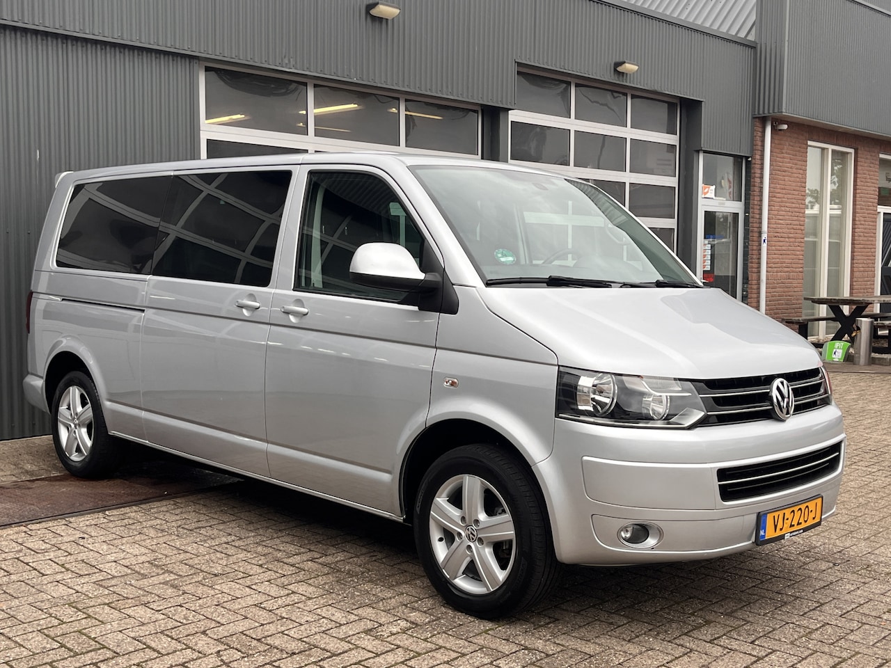 Volkswagen Transporter - 2.0 TDI L2H1 4Motion DC Automaat 2xSchuifdeur Airco Cruise controle Trekhaak 2500kg trekge - AutoWereld.nl