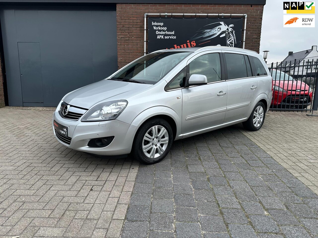 Opel Zafira - 1.8 Executive*Xenon*Pdc*Stoelverwarming - AutoWereld.nl