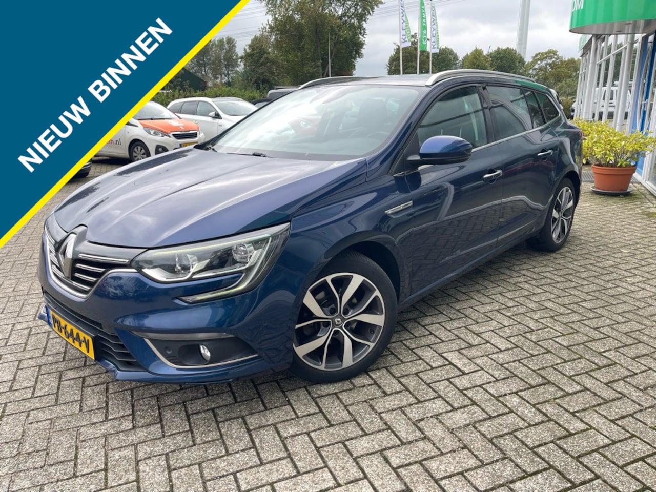 Renault Mégane Estate - 1.2 TCe Bose 1.2 TCe 132pk Bose, Nav, Panoramadak, Trekhaak, Camera - AutoWereld.nl